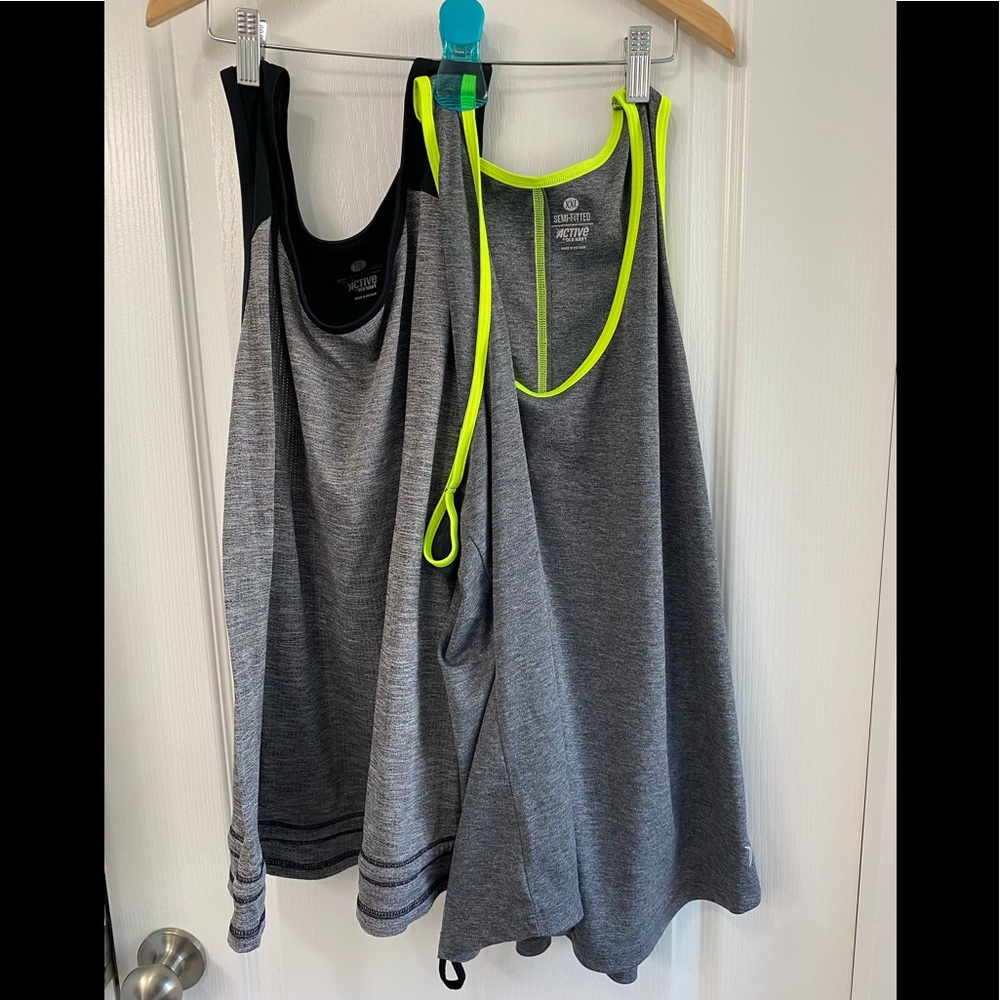 Two Old Navy Tanks